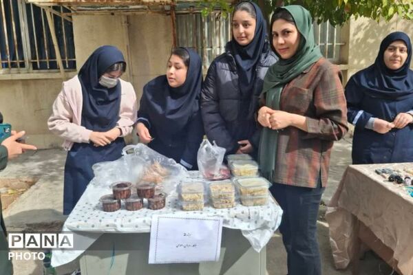 برگزاری بازارچه غذا و صنایع‌دستی در دبیرستان ستارگان۲