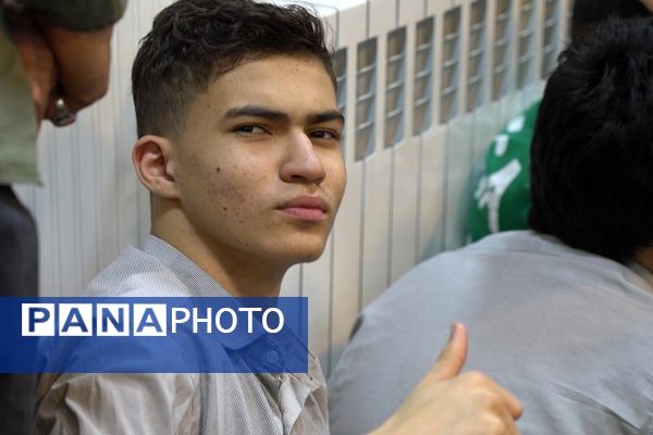 جشن پیروز انقلاب در دبیرستان تهرانی باقرشهر 