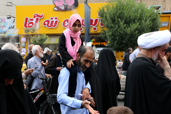 راهپیمایی نمازگزاران جمعه قم در محکومیت جنایات اردوگاه «النصیرات»