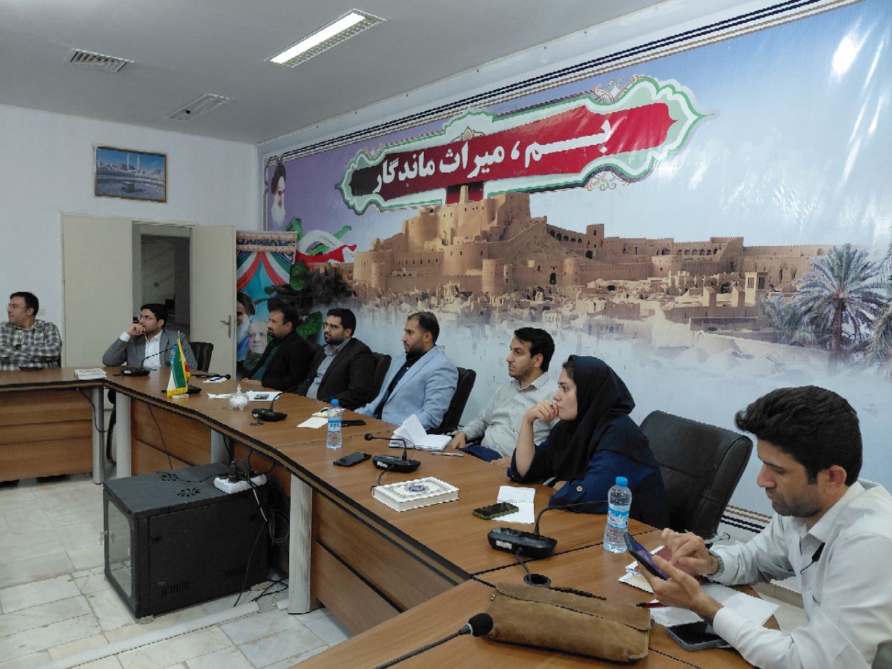 نشست هم‌اندیشی مشاوران جوان استاندار کرمان با گروهی از جوانان شهرستان بم 