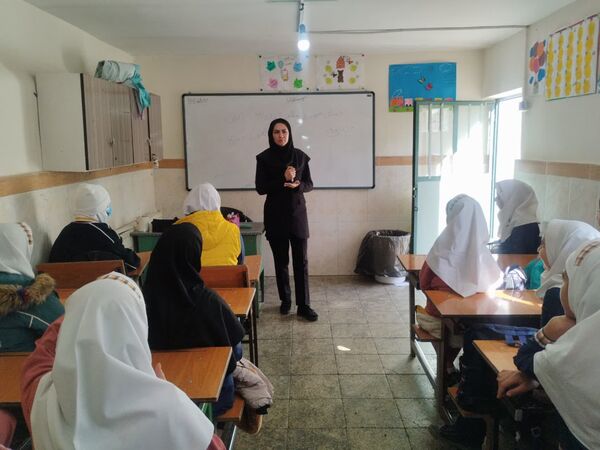 میزخدمت پزشکی رایگان برای دانش‌آموزان کم برخوردار درمدارس