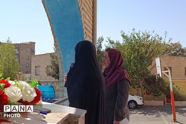 با کتاب و لبخند، مسیر علم را آغاز کردیم