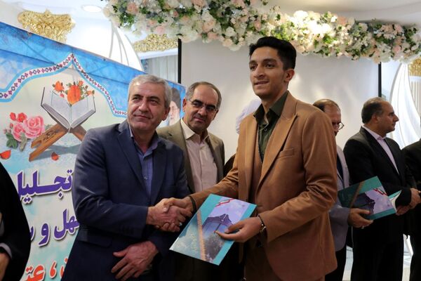 نشست مدیرکل آموزش و پرورش آذربایجان شرقی با نمایندگان مجلس دانش‌آموزی