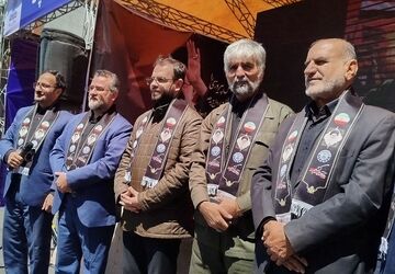 برپایی غرفه سازمان دانش‌آموزی در حاشیه اربعین رهبر شهید ایران 