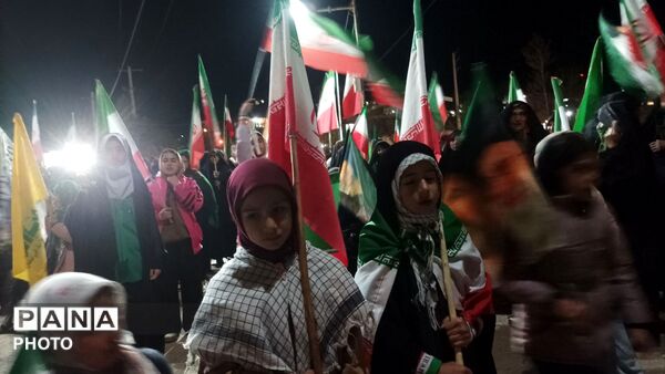 پنجاه و یک شب در کنار هم به عشق رهبر و وطن 