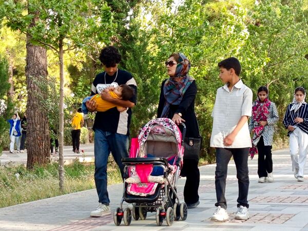 قدم هایی به عشق معلمان