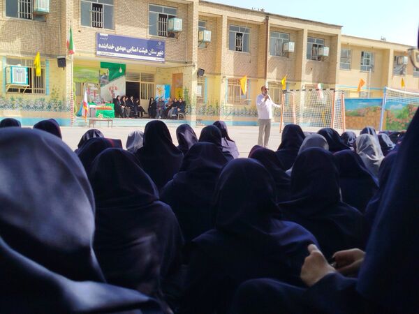 دانش‌آموزان مدرسه مهدی خدابنده با شهدا تجدید پیمان کردند
