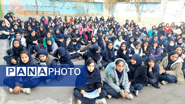 مراسم روز دانش‌آموز در دبیرستان هوشنگی