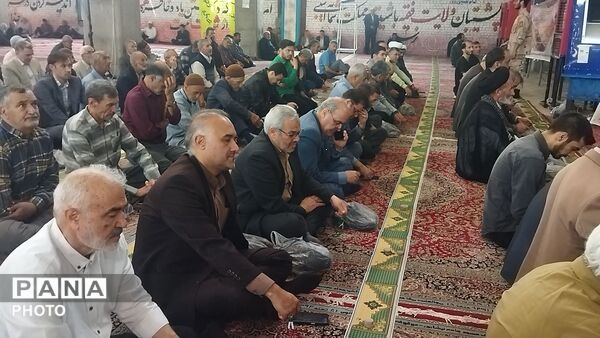 از پیر تا دانش آموز در نماز جمعه نیشابور حضور دارند-۱