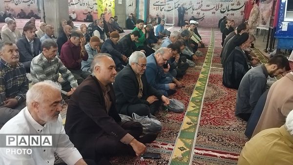 از پیر تا دانش آموز در نماز جمعه نیشابور حضور دارند-۱