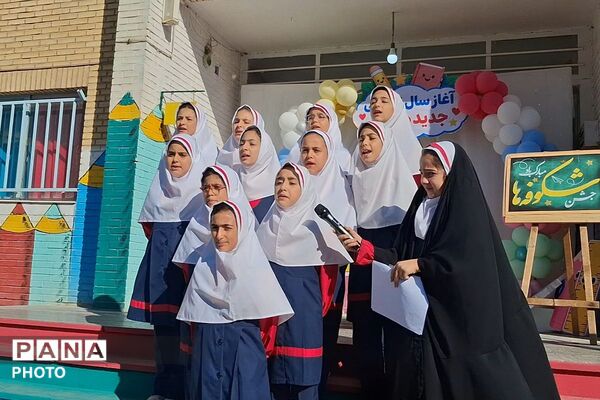 جشن شکفتن کلاس اولی‌ها در دبستان ستایش شهریار