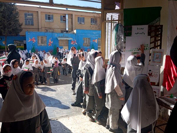 گرامیداشت حماسه ۹ دی ماه در دبستان دخترانه نرجس یک 