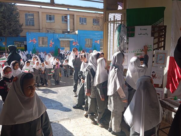 گرامیداشت حماسه ۹ دی ماه در دبستان دخترانه نرجس یک 