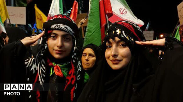 موج‌سی وپنجم‌ حضور حماسی مردم دلیر شهرستان کوهدشت درمیدان امام خمینی (ره)
