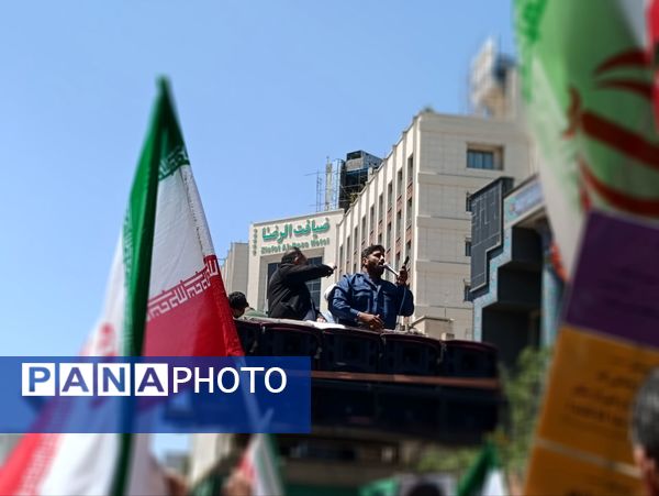 راهپیمایی جمعه خشم و نصر با حضور پرشور مشهد مقدس برگزار شد