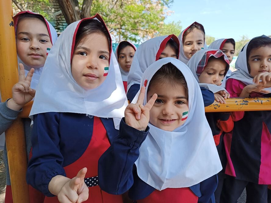 مراسم جشن اقتدار در دبستان ایوب فرشتیان