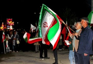 چترود صحنه اجتماع مردمی در روز جمهوری اسلامی