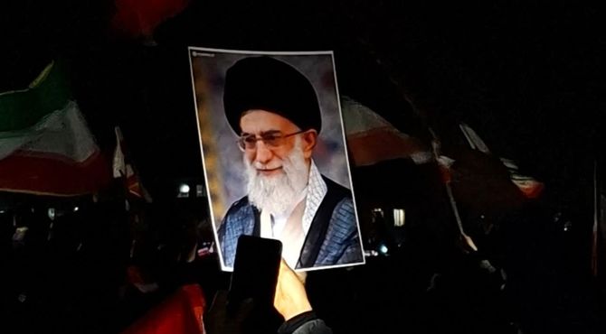 خروش خشم و غم در میدان قائم تهران