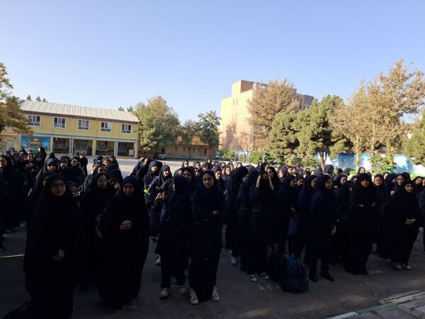 زنگ مهر در دبیرستان شاهد تقوا پیشگان ناحیه ۴ مشهد نواخته شد