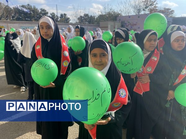 همبستگی نسل امروز با آرمان‌های انقلاب در راهپیمایی ۱۳ آبان باخرز