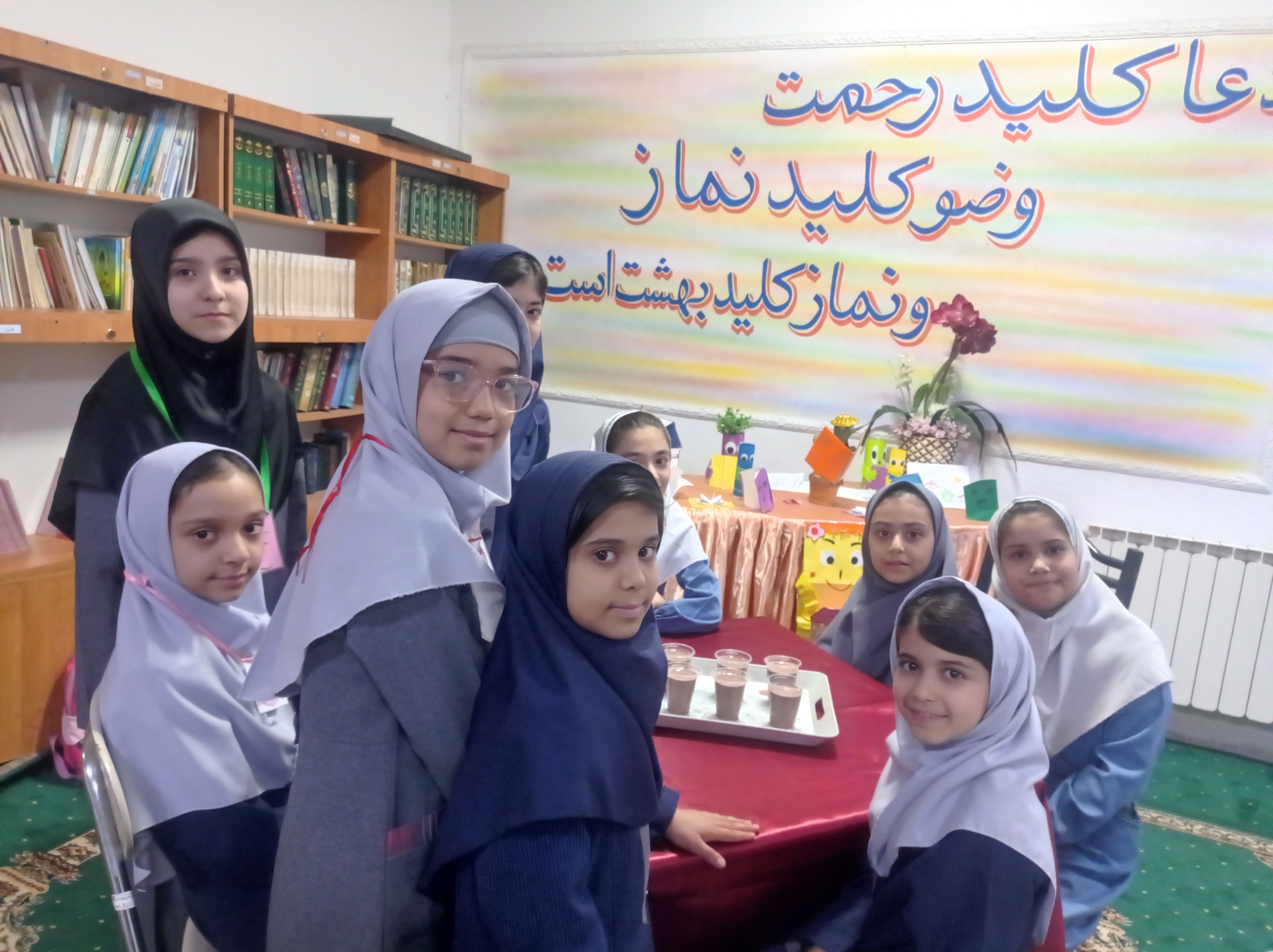 گرامیداشت هفته کتاب و کتابخوانی در مدرسه مهندس رحمانی فرد ناحیه یک مشهد 