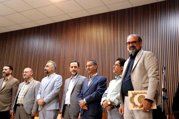 آیین تجلیل از اعضای ستاد سومین جشنواره استانی تئاتر خیابانی کودک و نوجوان‌ در دلیجان