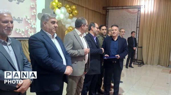 مرند به افتخار نخبگانش ایستاد