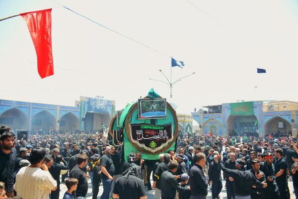 عزاداری ظهر عاشورا در شهر بافران 