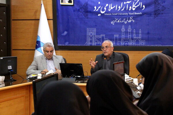 نشست خبری رئیس دانشگاه آزاد اسلامی یزد با اصحاب رسانه