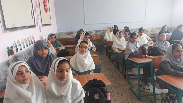بوی علم و بوی دانش درهوای دبستان لطیفه