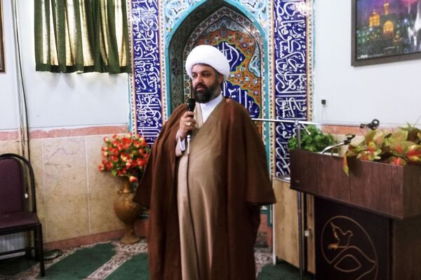برپایی نماز جماعت مدارس کهریزک با حضور امام جمعه منطقه 
