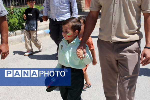 شادپیمایی مردم شهر درق پس از عملیات وعده صادق 3 در روز عید غدیر