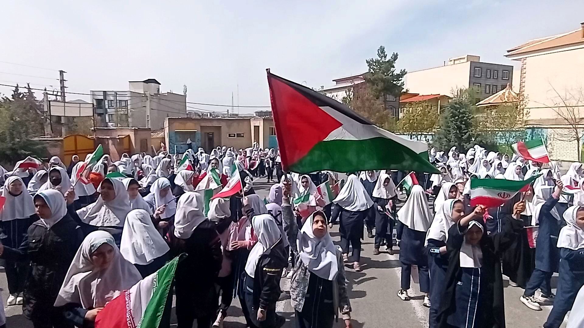 جشن قدردانی از عملیات مقتدرانه وعده صادق در مدرسه خواهران بابایی دماوند