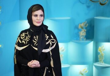 رُز رضوی در نمایش «به یک قاتل ساده نیازمندیم» 