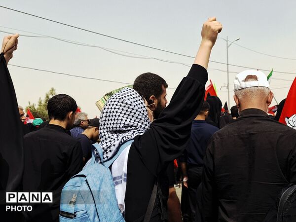 وداع پرشور نوجوانان با آقای شهید ایران 