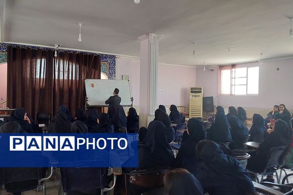 کارگاه خلاقیت در مطالعه و یادگیری در دبیرستان دستغیب ناحیه ۳ شیراز