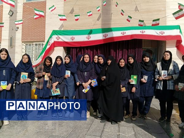   جشن شعبانیه در دبیرستان دخترانه ذبیح الله هوشیار مشهد