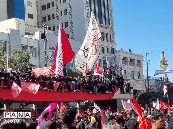 میراث خونین؛ مشهد در تپش قلب عشق به رهبر شهید
