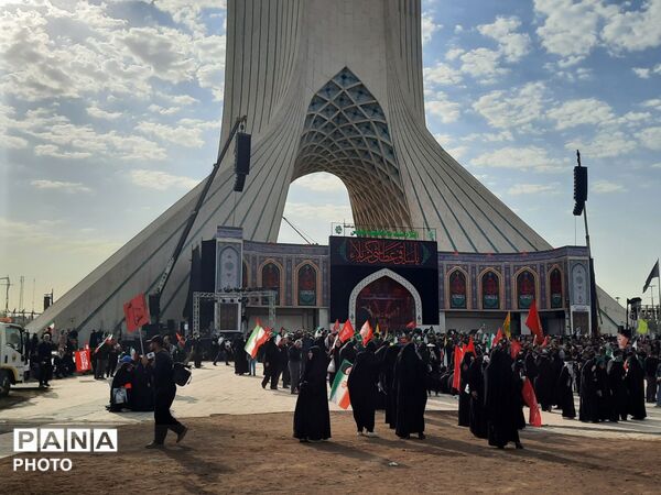 وداع باشکوه ملت با رهبر انقلاب و تشییع پیکر پاک و مطهر ایشان