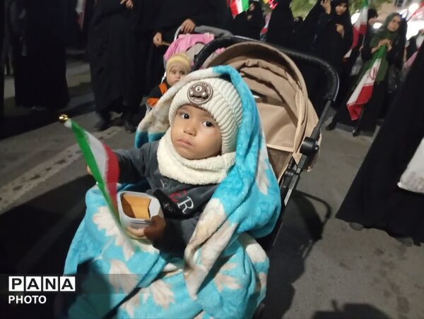 کودکان ایران از آغاز راه با ایمان و اراده‌ای الهی، پرچم استکبارستیزی را به دوش کشیده‌اند