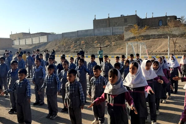 مراسم صبحگاهی دبستان شهید رحمت الله قلعه یزدانی و آموزشگاه آیت الله اراکی