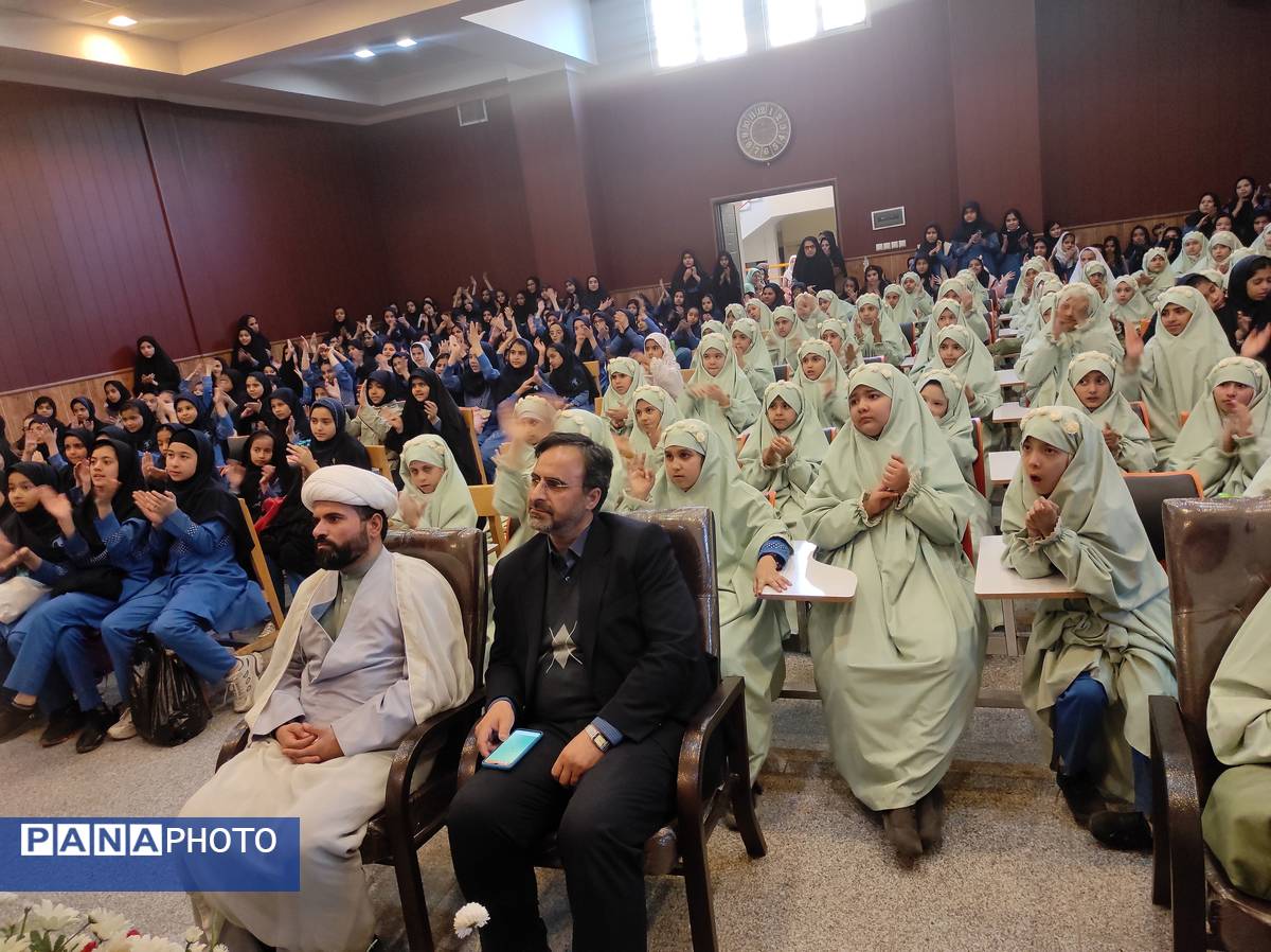 ضیافت افطاری در دبستان  حضرت معصومه (س) مصلی نژاد ناحیه پنج 