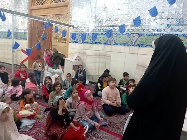 اجرای برنامه هایی زیبا و شاد برای کودکان در شهرستان کاشمر 
