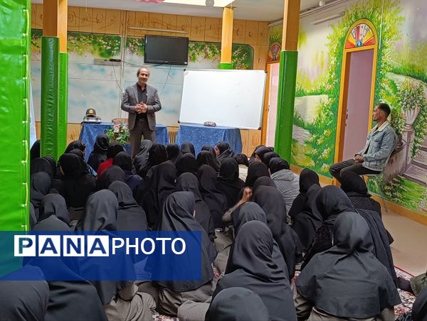  جلسه آموزش خانواده در دبیرستان نمونه اندیشه 