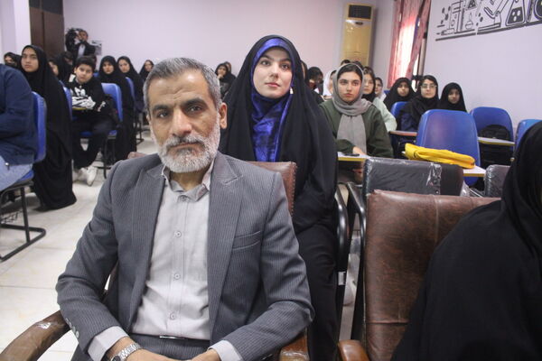 همایش تجلیل از دانش‌آموزان برگزیده مسابقات نانو فناوری، آزمایشگاه و ادبیات استان بوشهر