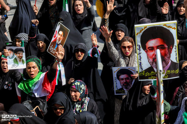 رزمایش دختران «جان‌فدای ایران»