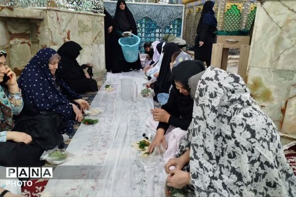 آیین افطاری ماه مبارک رمضان در امامزاده عمادالدین رباط‌کریم