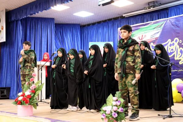 نوای سرودهای انقلابی در محمدشهر