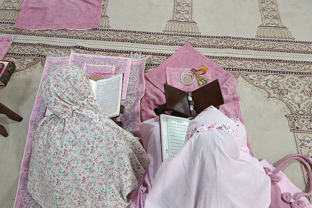  مراسم اعتکاف یک روزه در دبستان شهید غیوری شهرری