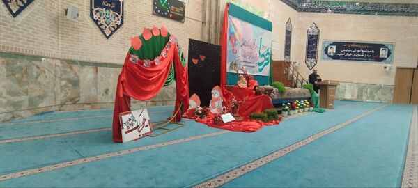 تقدیر از دانش‌آموزان برگزیده ناحیه چهار قم در جشنواره «فردا»